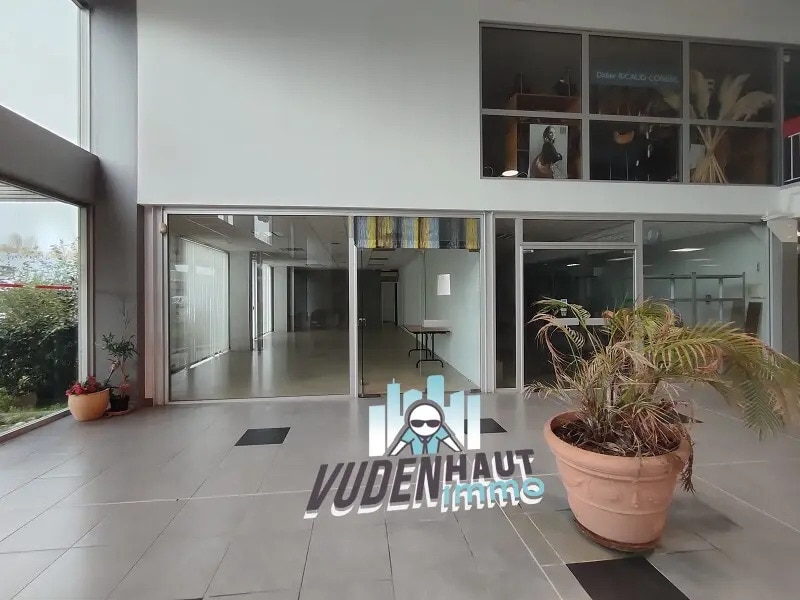 Retail in Toulouse to rent Lobby- Image 1 of 18