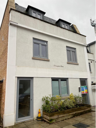 3 Pouparts Pl, Twickenham for rent - Primary Photo - Image 1 of 1