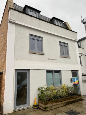 3 Pouparts Pl, Twickenham to rent - Primary Photo - Image 1 of 1