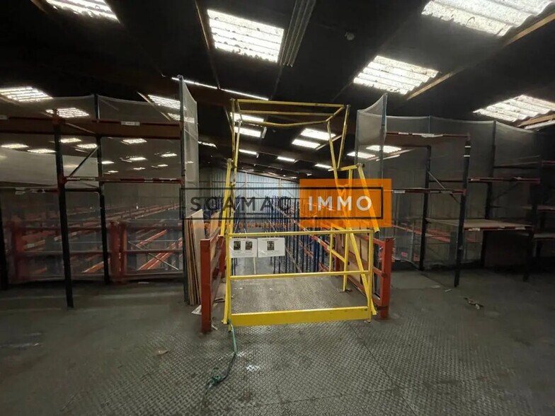 Office in Villeneuve-la-Garenne to rent - Building Photo - Image 3 of 13