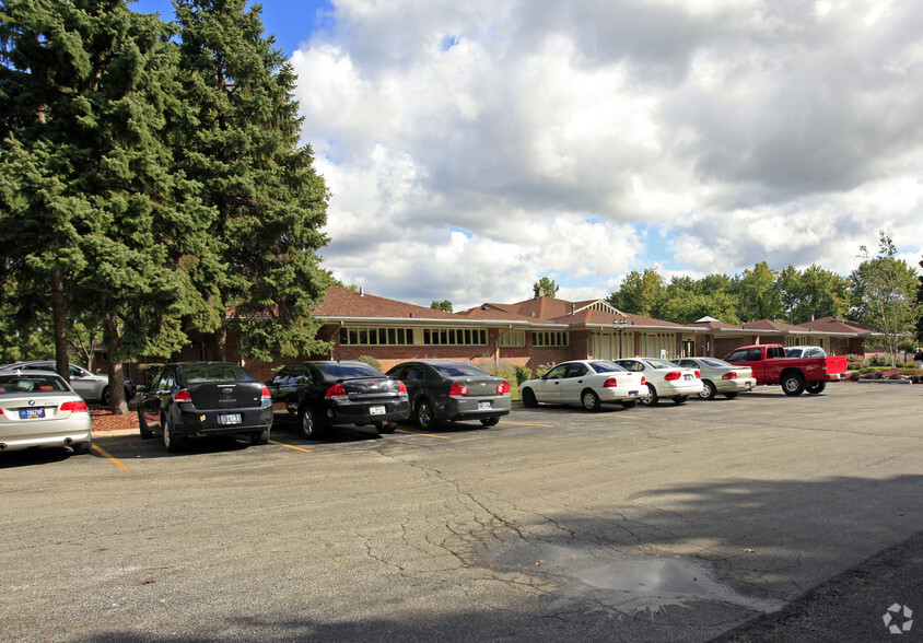 1101 Glendale Blvd, Valparaiso, IN for rent - Building Photo - Image 3 of 39