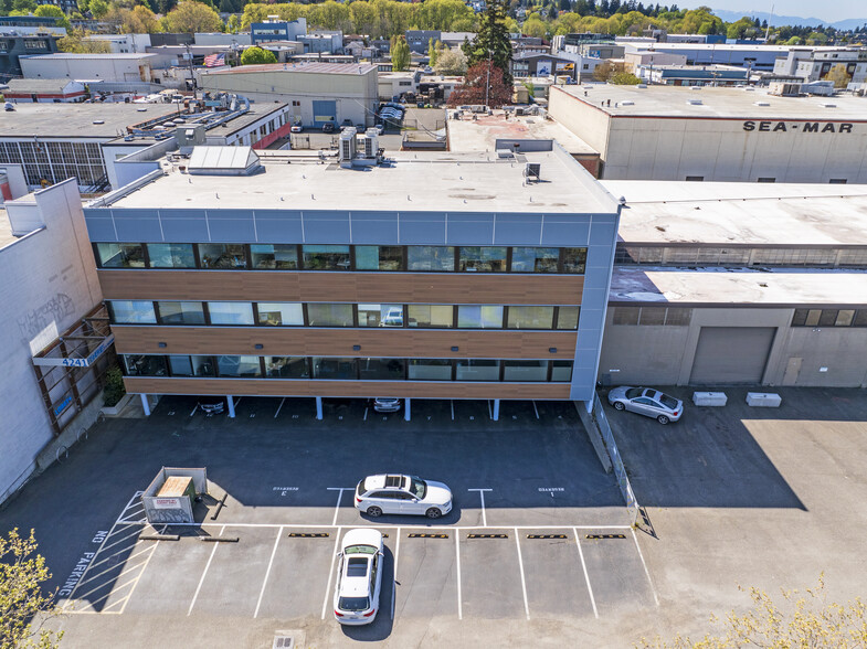 4241 21st Ave W, Seattle, WA for rent - Building Photo - Image 3 of 40