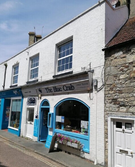 High Street Street, Yarmouth to rent - Building Photo - Image 1 of 3