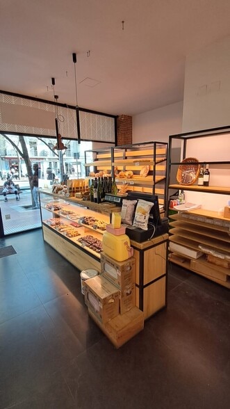 Retail in Madrid, Madrid to rent - Interior Photo - Image 1 of 9