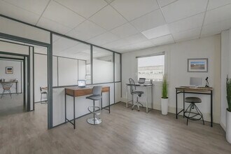 4 Route De Gisy, Bièvres to rent Interior Photo- Image 1 of 3