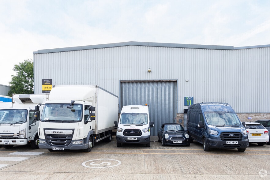 Whittle Way, Crawley to rent - Building Photo - Image 3 of 3