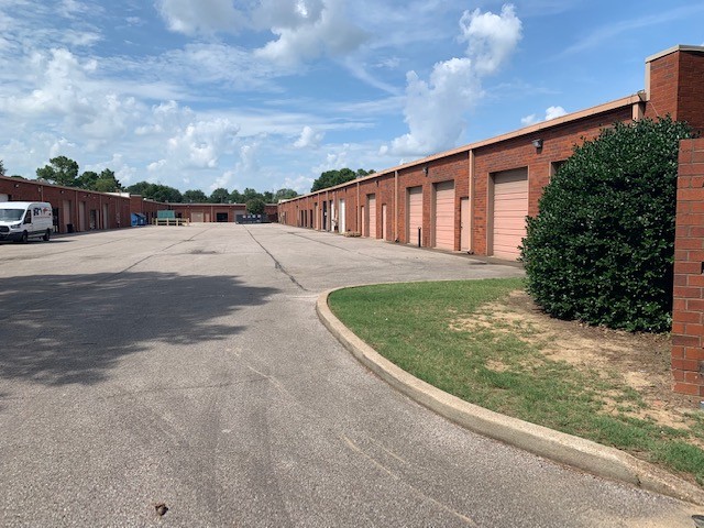 2170 Business Center Dr, Memphis, TN for rent - Building Photo - Image 2 of 21