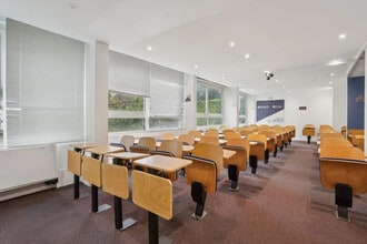 171 Bis Avenue Charles De Gaulle, Neuilly-sur-Seine to rent Interior Photo- Image 1 of 8