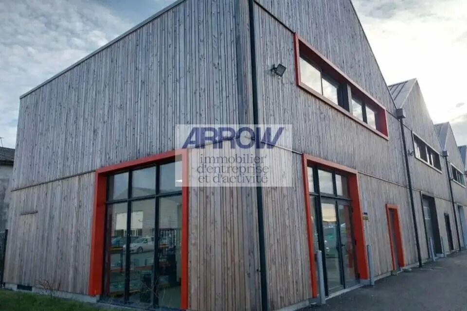 Light Industrial in Saint-Herblain to rent Building Photo- Image 1 of 7