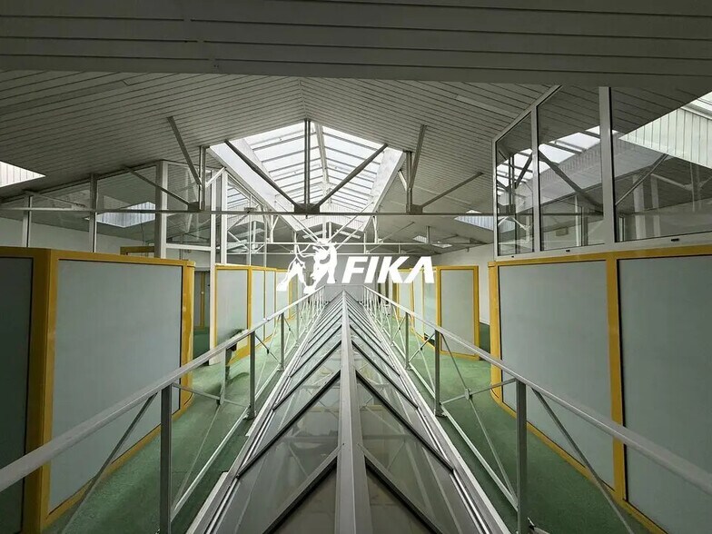 Office in Bordeaux to rent - Interior Photo - Image 2 of 4