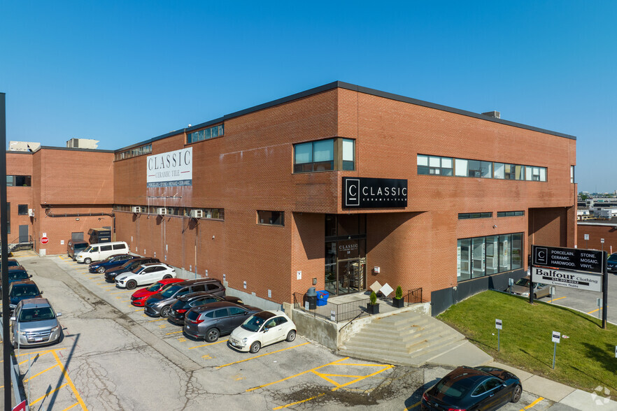 18 Dufflaw Rd, Toronto, ON for rent - Building Photo - Image 2 of 6