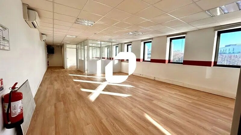 Office in Nanterre to rent - Interior Photo - Image 3 of 3