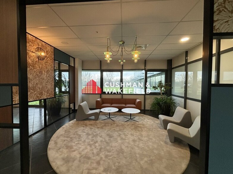 308 Allée Du Lac, Labège to rent - Interior Photo - Image 3 of 14