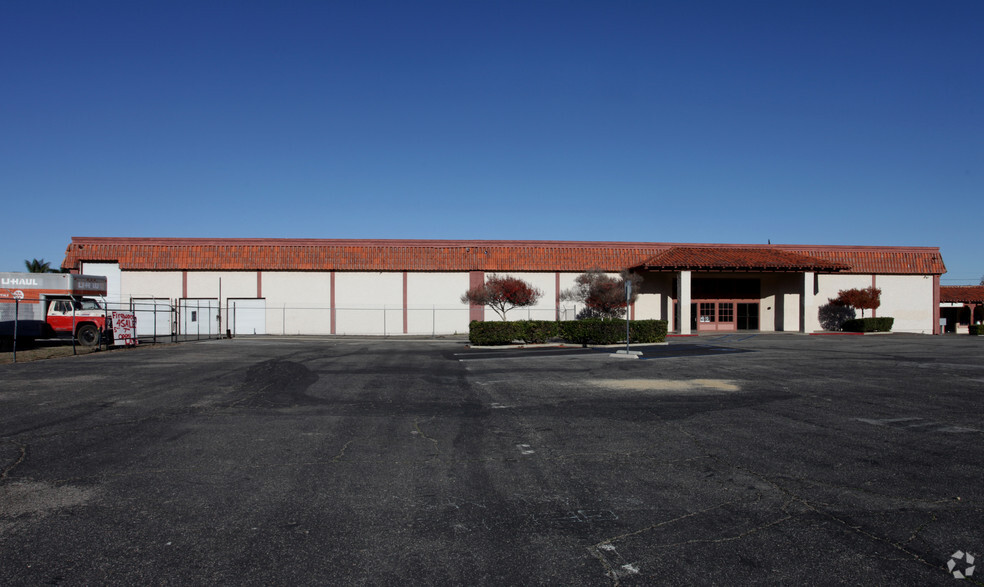 32391 Riverside Dr, Lake Elsinore, CA for rent - Building Photo - Image 3 of 4