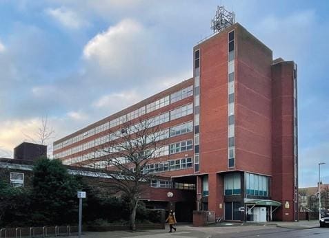 Chatsworth Rd, Worthing to rent Building Photo- Image 1 of 9