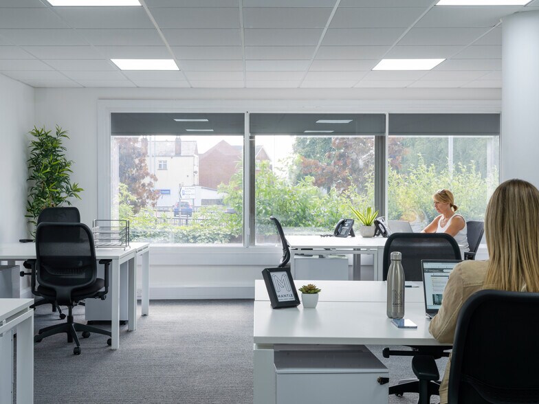 28-30 Baddow Rd, Chelmsford to rent - Building Photo - Image 2 of 8