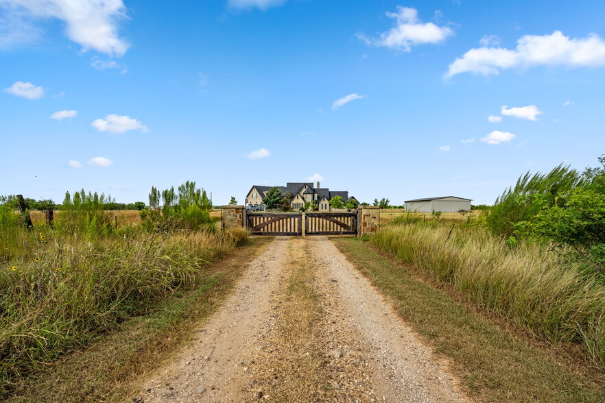 2538 County Road 223, Floresville, TX for sale - Building Photo - Image 1 of 65