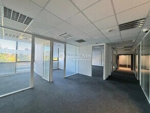 Industrial in Créteil to rent Interior Photo- Image 1 of 9