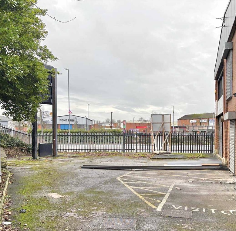 116-121 Bury New Rd, Manchester to rent Building Photo- Image 1 of 4