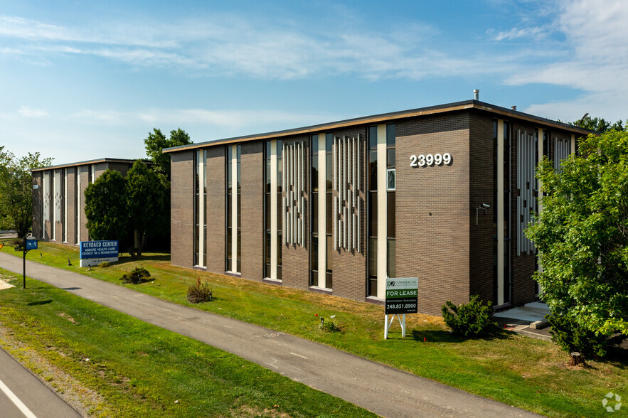 23999 Northwestern Hwy, Southfield, MI for sale - Primary Photo - Image 1 of 1