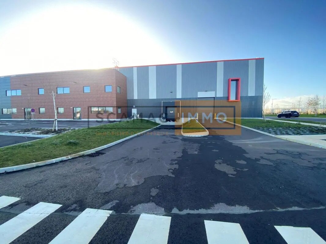 Light Industrial in Le Thillay to rent Building Photo- Image 1 of 13