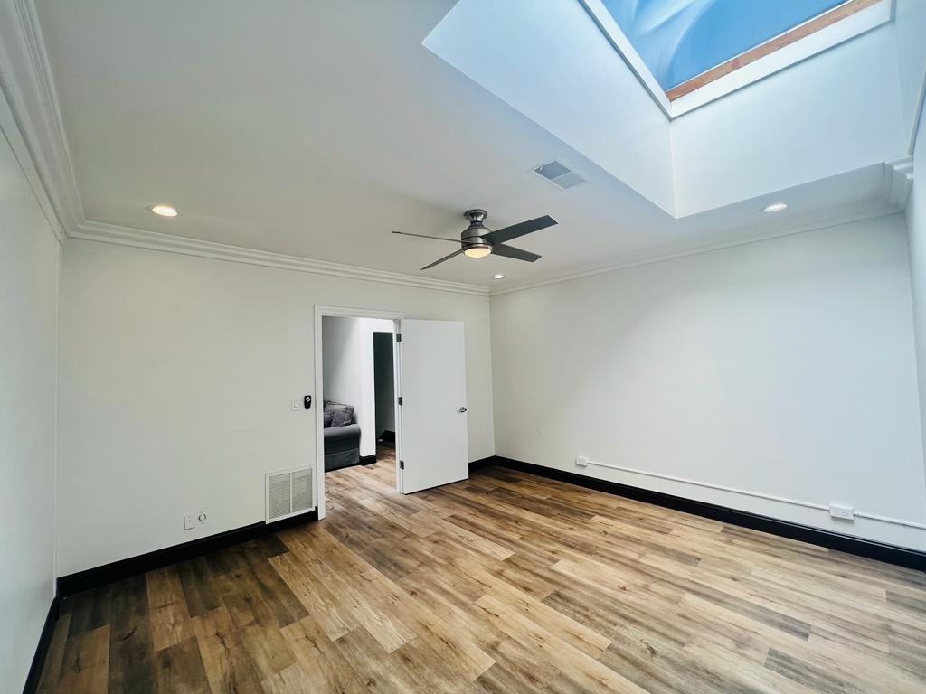 302 Marine Ave, Newport Beach, CA for rent Interior Photo- Image 1 of 4