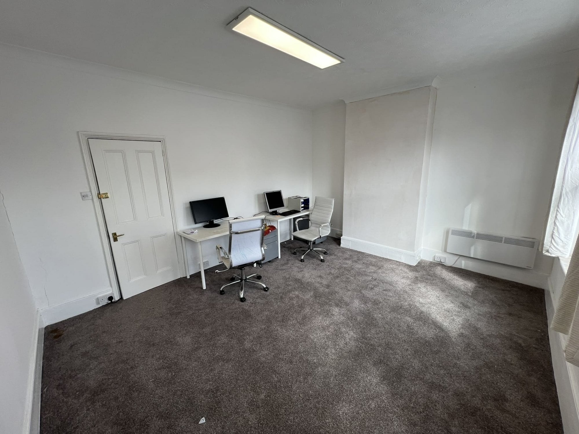 61 Orsett Rd, Grays to rent Interior Photo- Image 1 of 2
