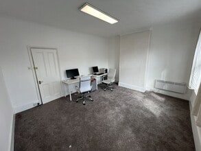 61 Orsett Rd, Grays to rent Interior Photo- Image 1 of 2