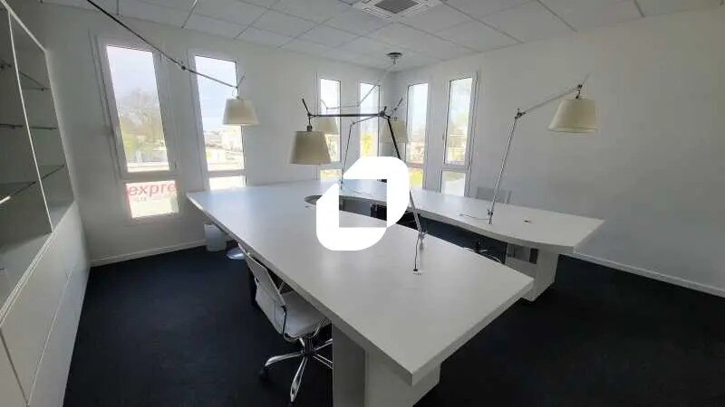 Office in Mérignac to rent - Interior Photo - Image 2 of 7