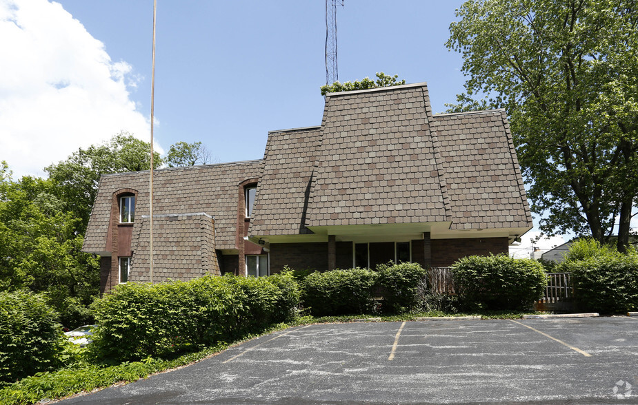 954 W North Bend Rd, Cincinnati, OH for rent - Building Photo - Image 3 of 12