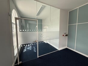 5 Crown Sq, Dorchester to rent Interior Photo- Image 1 of 7