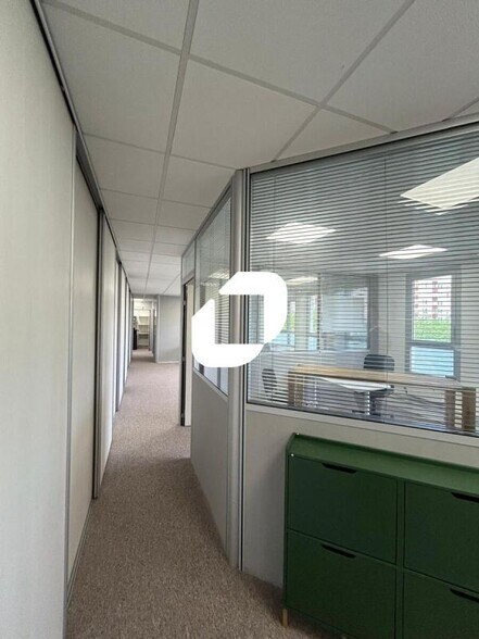 14 Place Georges Pompidou, Noisy-le-Grand to rent - Interior Photo - Image 3 of 10