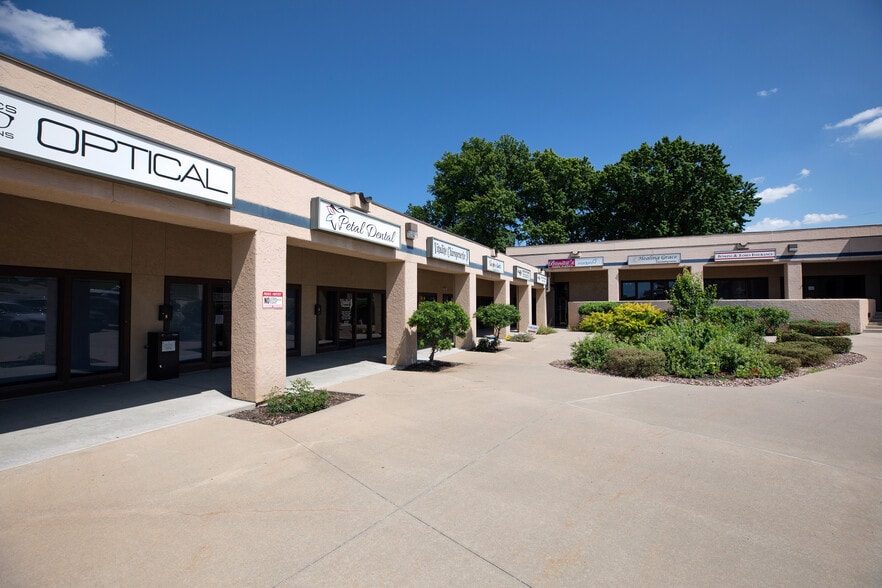 6651 N Oak Trfy, Kansas City, MO to rent - Building Photo - Image 3 of 5