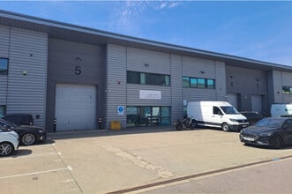 Watchmead, Welwyn Garden City to rent Building Photo- Image 1 of 4
