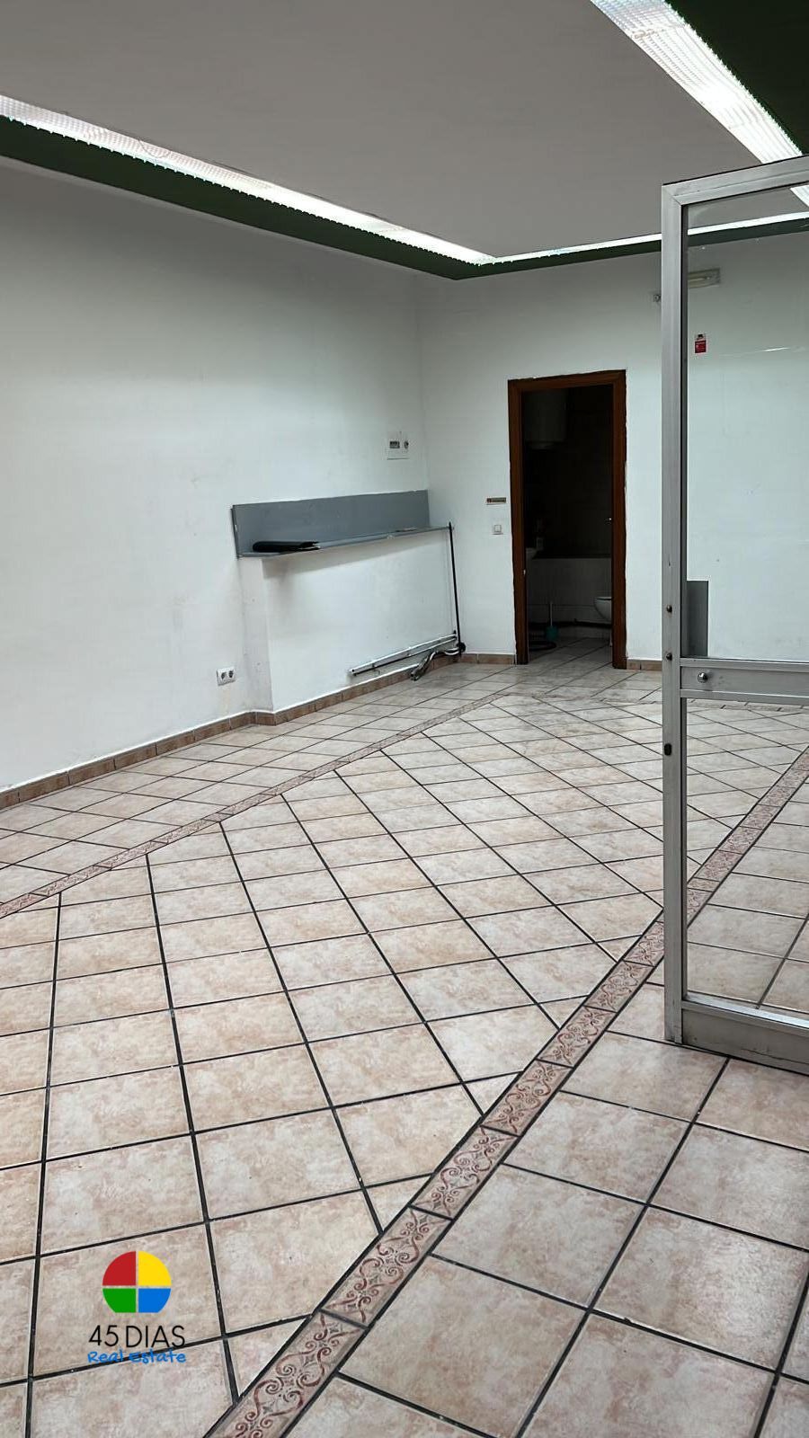 Retail in Ripollet, Barcelona to rent Interior Photo- Image 1 of 5