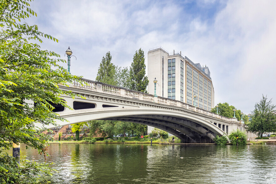 Reading Bridge, Reading for rent - Interior Photo - Image 3 of 16