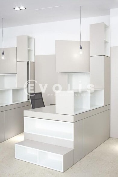 Office in Paris for sale - Interior Photo - Image 2 of 7
