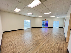 6737 Poss Rd, San Antonio, TX for rent Building Photo- Image 2 of 7