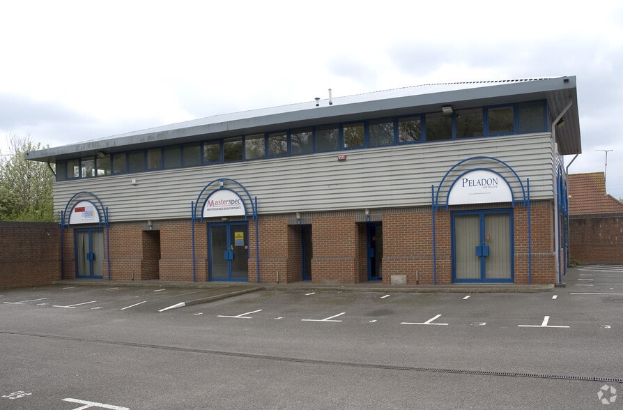 1-3 River Way, Andover to rent - Building Photo - Image 2 of 5