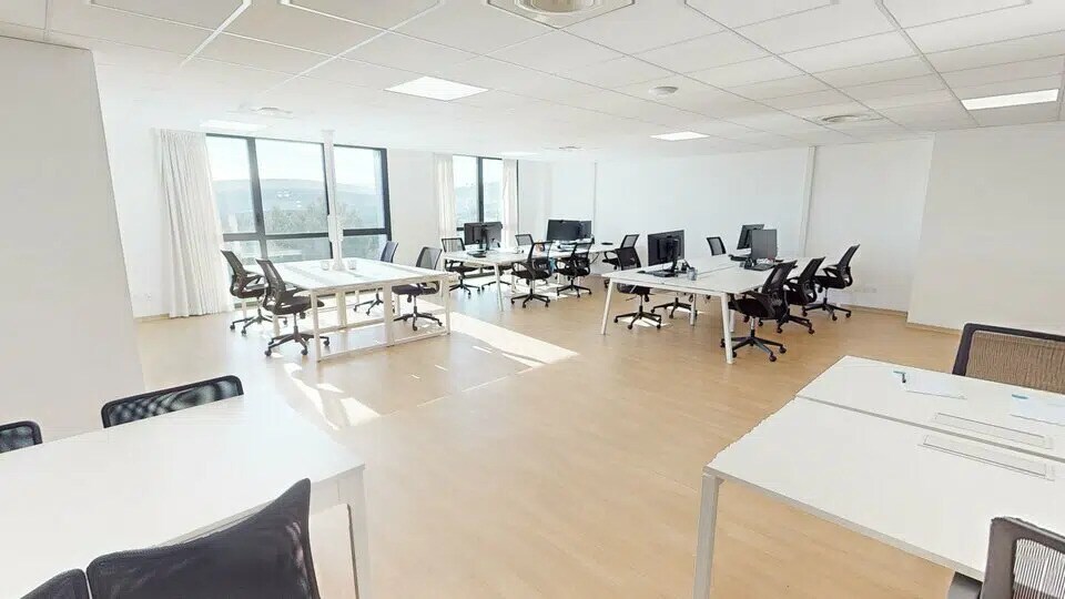 Location Bureaux 129 m² - Photo 1