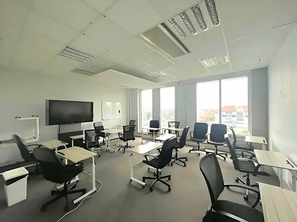 Office in Bayonne to rent Interior Photo- Image 1 of 3