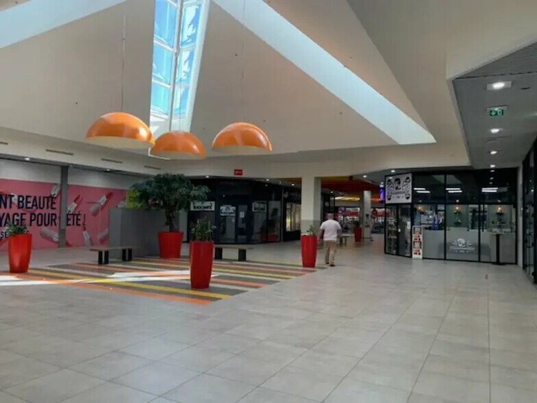 Retail in Avignon for sale - Building Photo - Image 3 of 5
