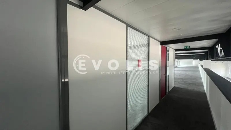 Office in Vénissieux to rent - Building Photo - Image 3 of 44