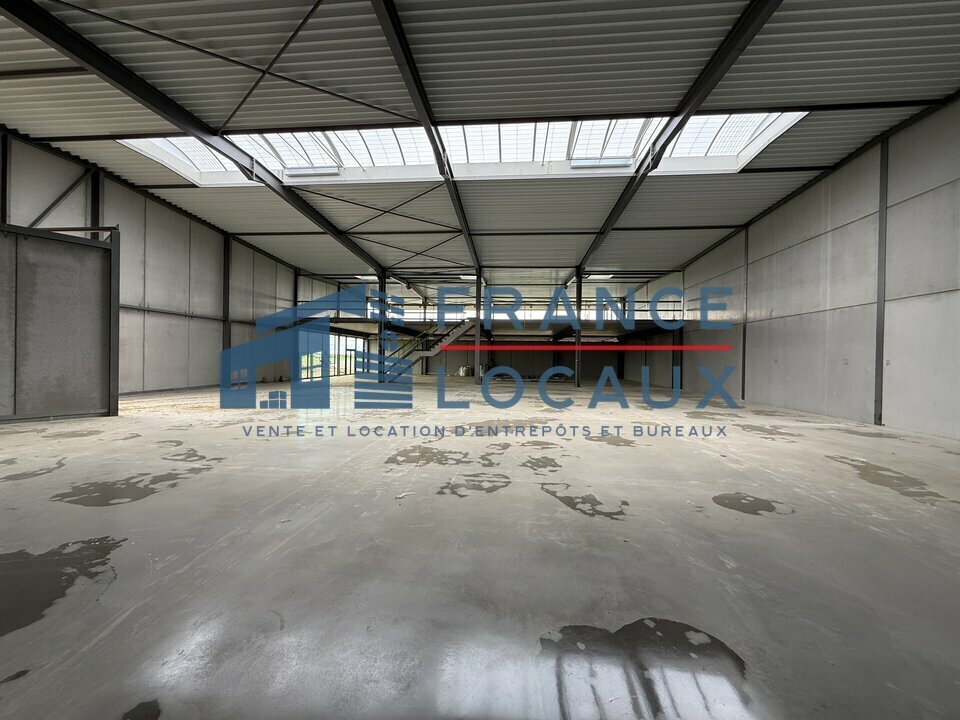 Light Industrial in Le Mesnil-Amelot to rent Interior Photo- Image 1 of 13