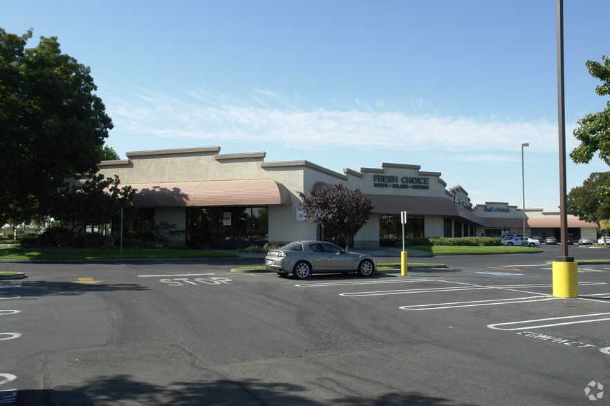 2200-2225 Plaza Pky, Modesto, CA for rent - Primary Photo - Image 1 of 9