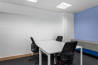 High St, Potters Bar to rent Interior Photo- Image 2 of 8