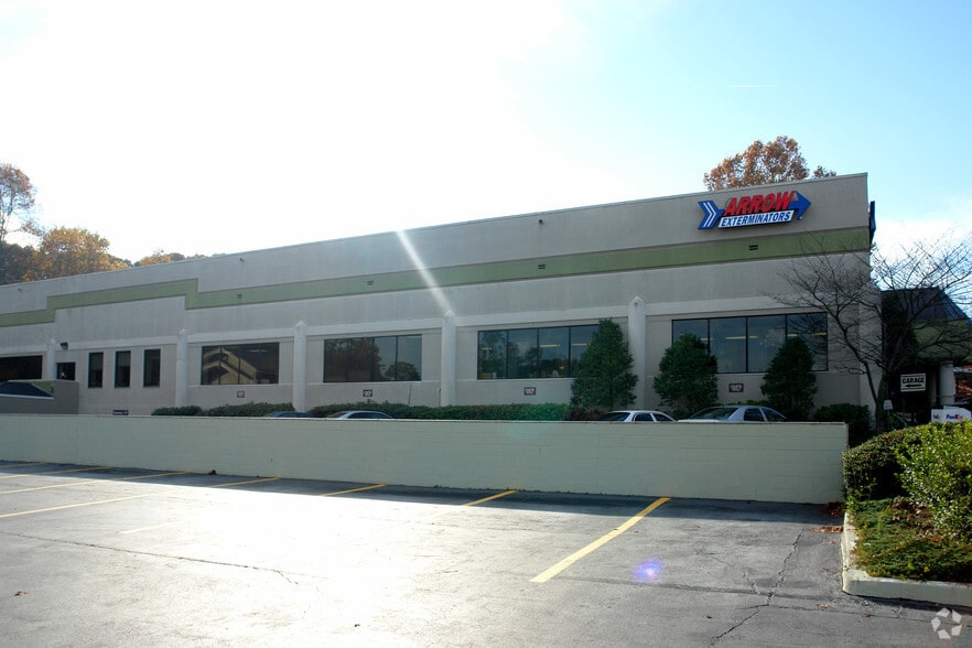 3833 Roswell Rd NE, Atlanta, GA to rent - Building Photo - Image 3 of 25