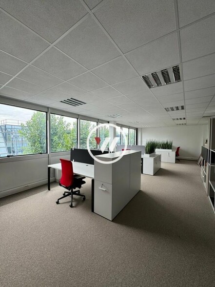 Office in Roissy-en-France for sale - Interior Photo - Image 1 of 11