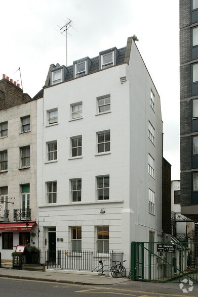 97 Charlotte St, London to rent - Building Photo - Image 3 of 4