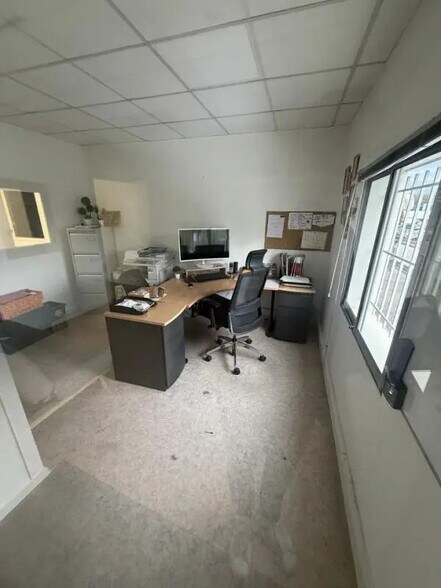 Office in Valence to rent - Building Photo - Image 3 of 8